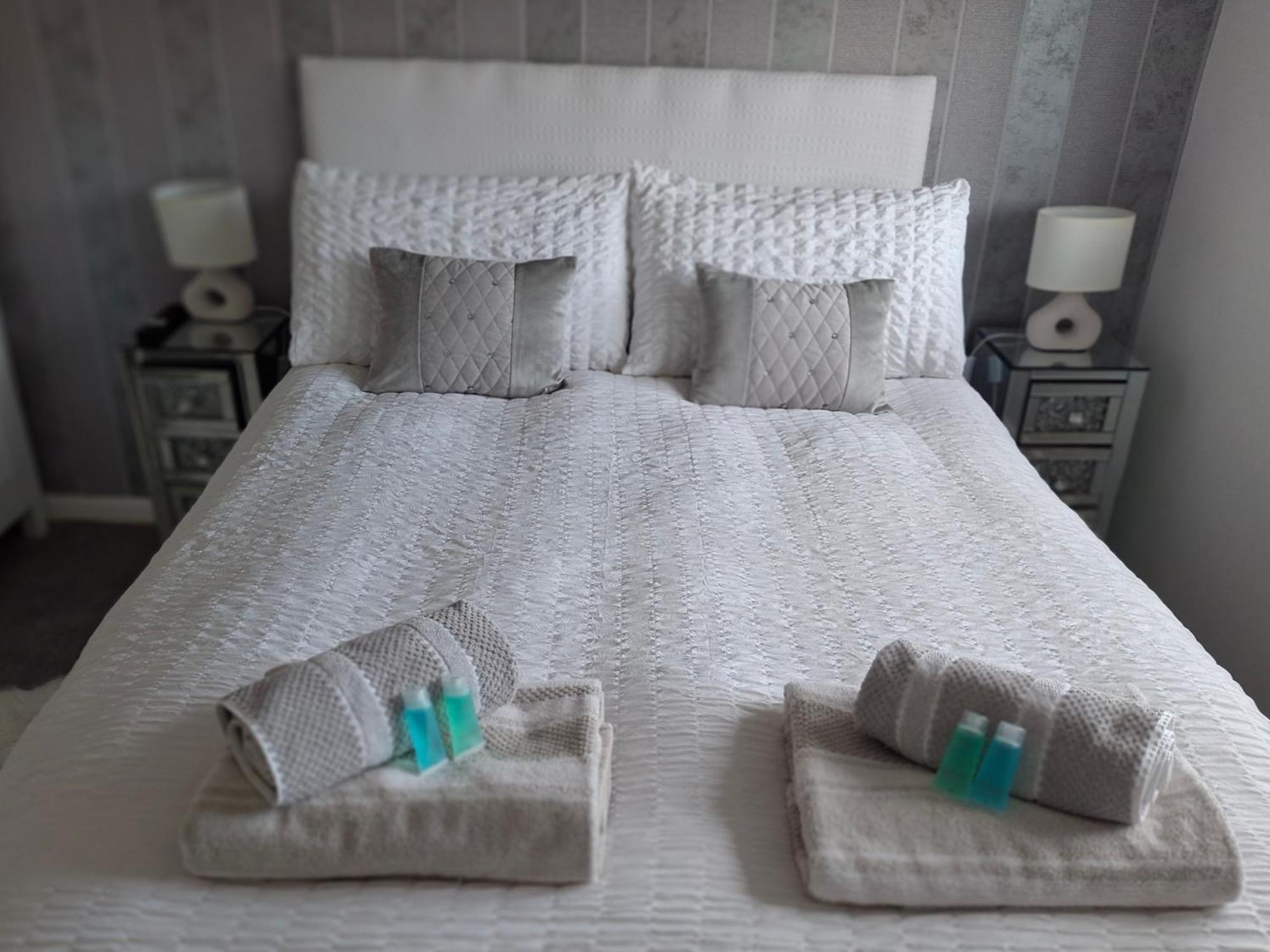 Home From Home Guest House 로치퍼드 외부 사진